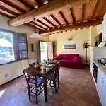 Vivi La Toscana Con Piscina E Giardino דירה *